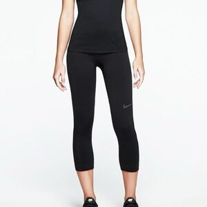 Nike Dri-Fit Capri Leggings with Logo Detail in Black Size Medium
